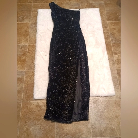 Dresses & Skirts - Beautiful gown